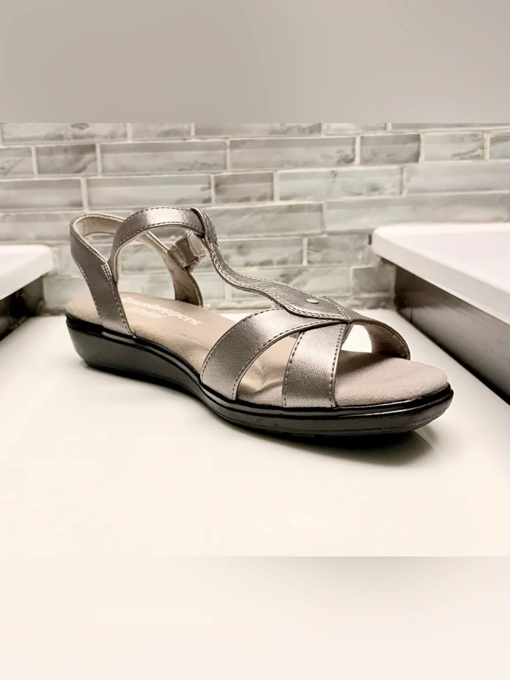 Grasshoppers Rose Women Sandal Pewter Silver Metallic Ortholite Strappy NWOT